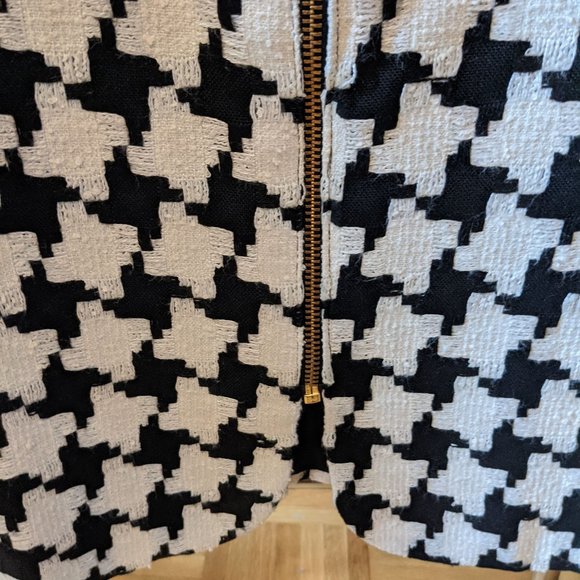 VINTAGE Women's Patterned Suit Set with Button Details; Skirt and Blazer - Picture 10 of 10